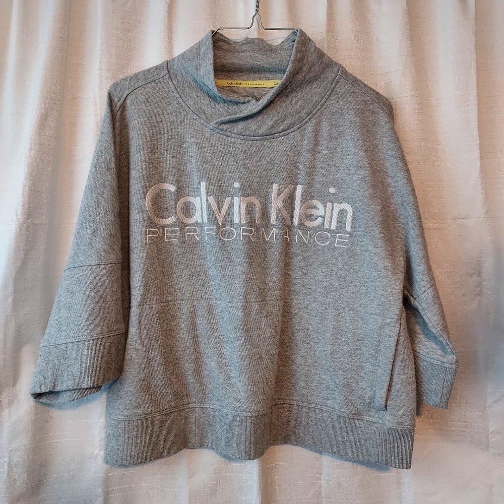 Calvin Klein Performance  Women’s. Size Small Sweatshirt 3/4 Sleeve